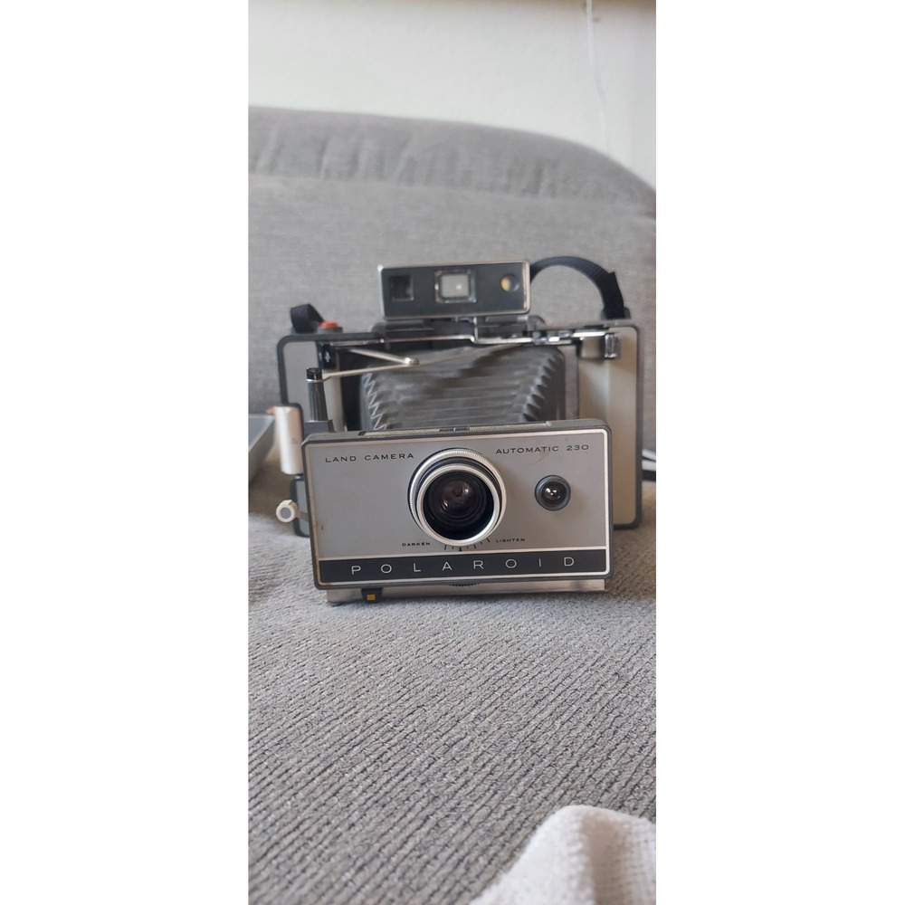 Polaroid Automatic 230 Land Camera Kit w/ Case, Flash, Bulbs & Manual